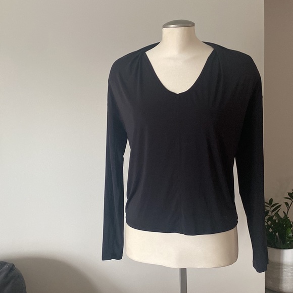🙆🏼‍♀️ Lululemon 🍋 Deep Stretch Long Sleeve: Size 6 - Picture 2 of 10